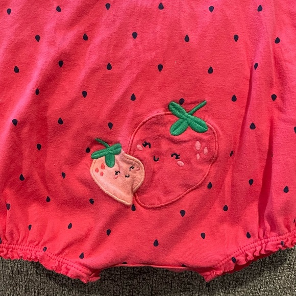 Like new Carters outfit - Picture 2 of 3